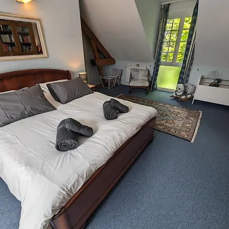Maison Spacieuse En Village, Equipee Et Confortable, Avec Acces Riviere Et Garage. - Fr-1-611-93