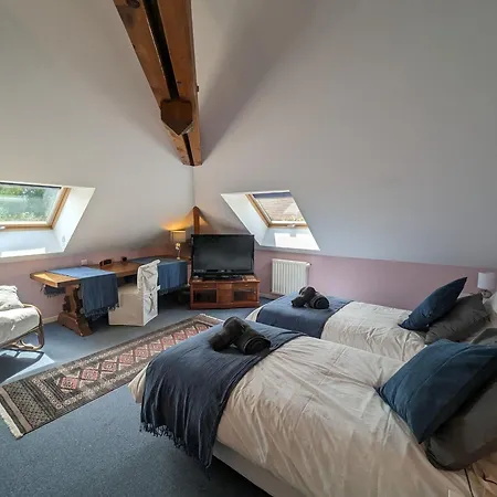 Maison Spacieuse En Village, Equipee Et Confortable, Avec Acces Riviere Et Garage. - Fr-1-611-93 Louvemont
