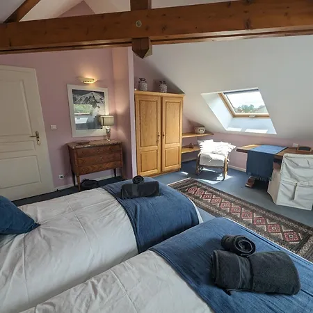 Maison Spacieuse En Village, Equipee Et Confortable, Avec Acces Riviere Et Garage. - Fr-1-611-93