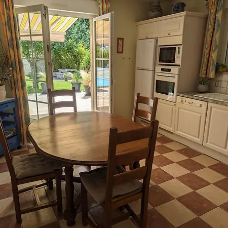 Maison Spacieuse En Village, Equipee Et Confortable, Avec Acces Riviere Et Garage. - Fr-1-611-93 *