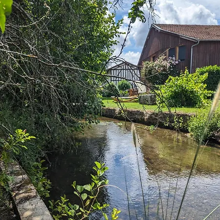 Maison Spacieuse En Village, Equipee Et Confortable, Avec Acces Riviere Et Garage. - Fr-1-611-93 * Louvemont