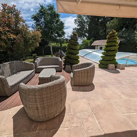 Maison Spacieuse En Village, Equipee Et Confortable, Avec Acces Riviere Et Garage. - Fr-1-611-93 * Louvemont