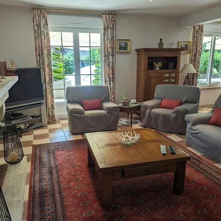 Maison Spacieuse En Village, Equipee Et Confortable, Avec Acces Riviere Et Garage. - Fr-1-611-93 Louvemont